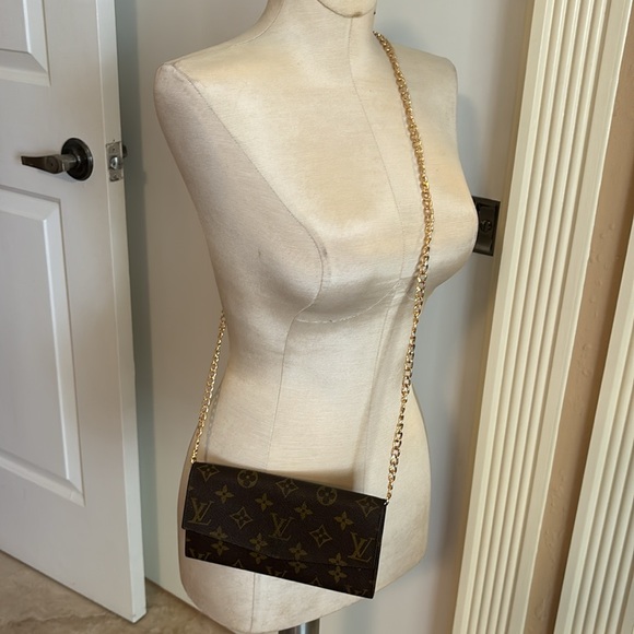 Louis Vuitton Wallet - Picture 10 of 11